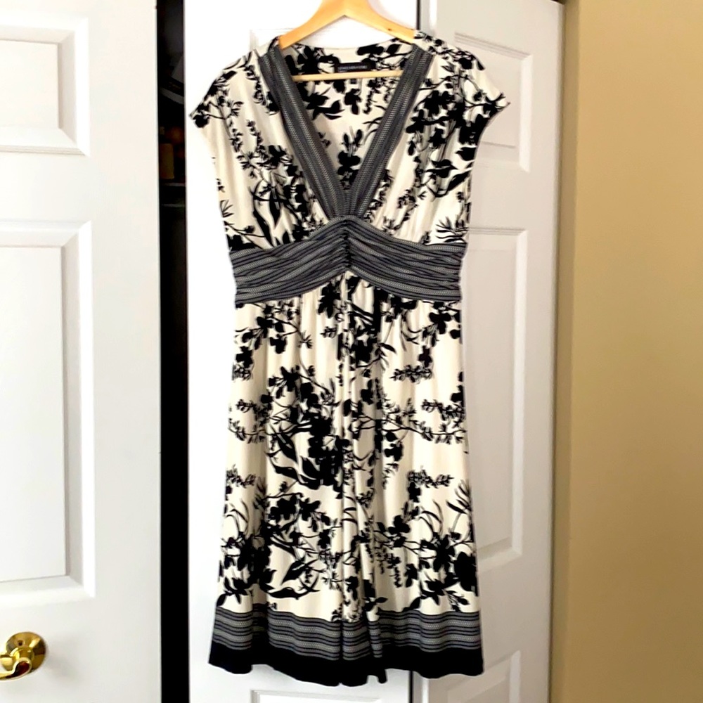 Jones New York black and cream empire waist dress